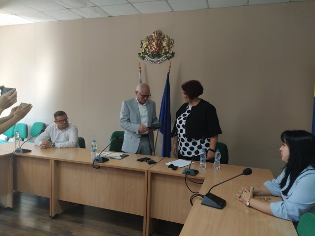 На официална церемония инж. Александър Пандурски пое поста областен управител на Кюстендилска област от Катя Димитрова