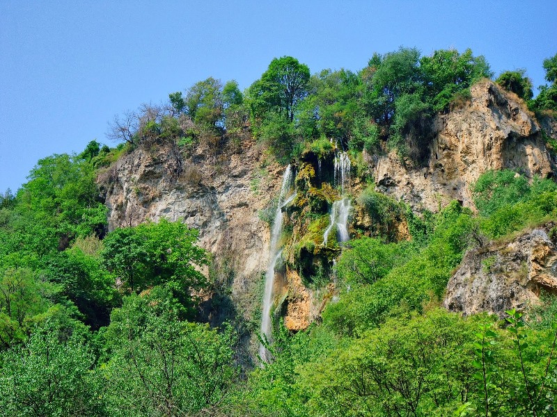 Крайще - Скакавишки водопад - Земенски пролом
